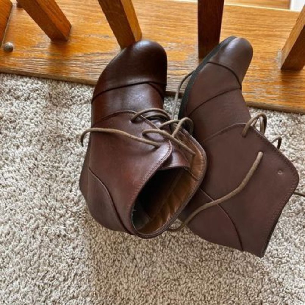 Womens boots size 8
